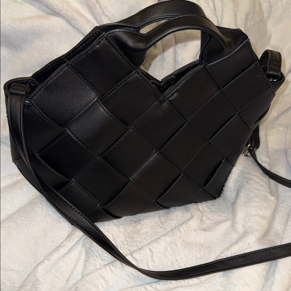 Urban Expressions Certified Vegan Chic Black Quilted hand/Shoulder Bag